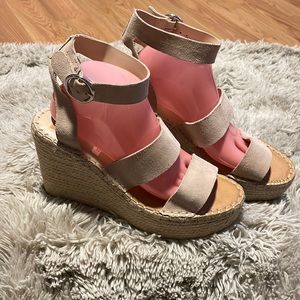 NEW Dolce Vita Shae Platform Sandals.  11M